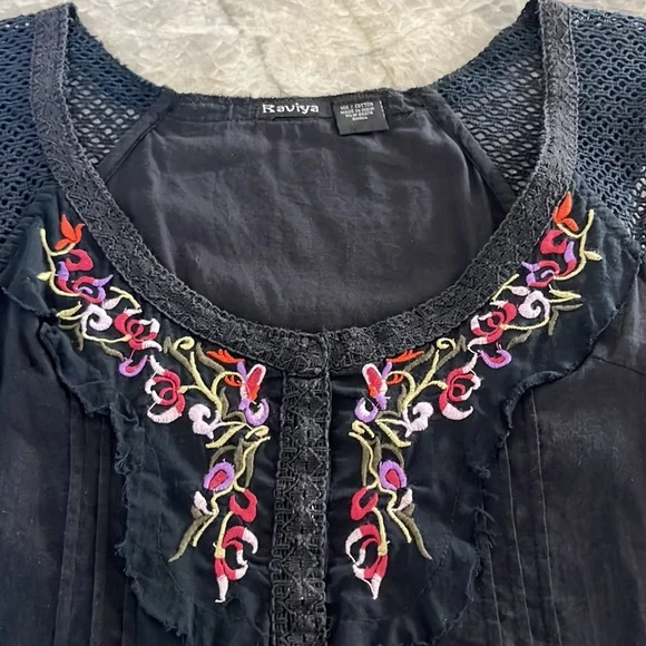 Raviya Black Floral Embroidered Bohemian Top. Size S - Picture 2 of 11